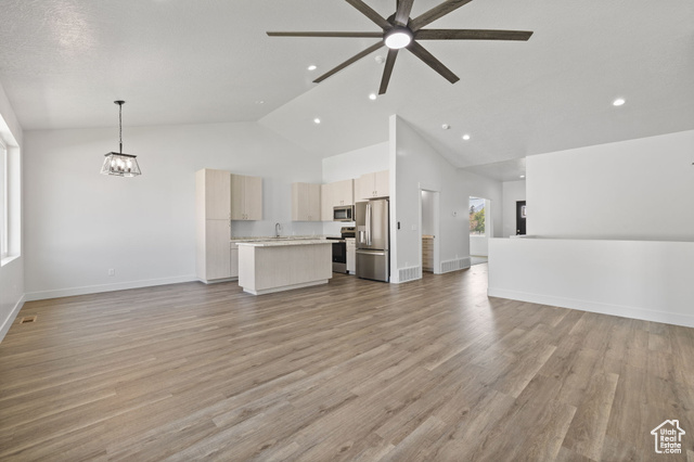 Photo 9 for MLS #2088132 at 387 N 300 East