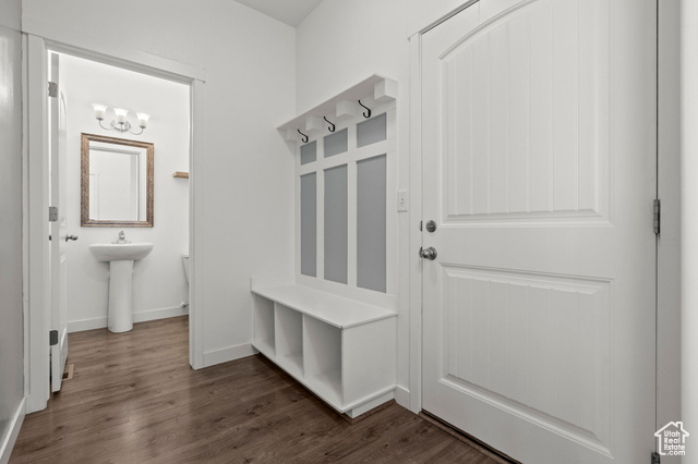 Photo 8 for MLS #2088178 at 464 S Highpoint Dr