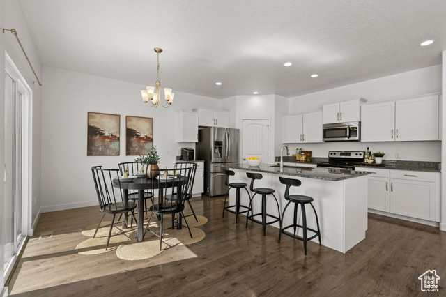 Photo 9 for MLS #2088178 at 464 S Highpoint Dr