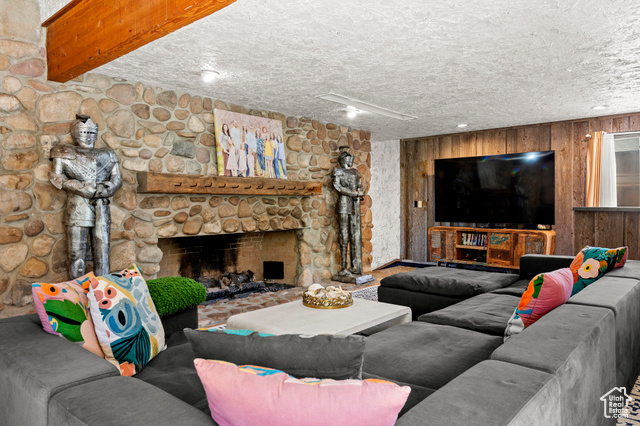 Photo 38 for MLS #2088226 at 12 N Quiet Meadow Ln