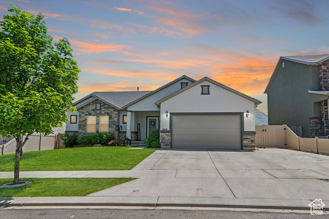 449 TRAVERTINE WAY Santaquin, Utah Well-kept 6-bedroom, 3-bathroom rambler located in a quiet neighborhood. Large open floorplan with a spacious dining area, granite countertops, and 9-foot ceilings on the main floor and a fully finished daylight basement with tons of natural light. Stunning mountain views from the large deck and patio area in the fully landscaped yard that is perfect for entertaining. Pride of Ownership.