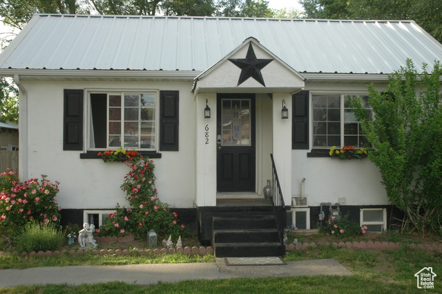 682 W 400 N Payson, Utah Country charm in City Limits. This unique starter home has all of the rural advantages of a small town feel without having to deal with septic systems or a well. This home has lots of natural light with updated kitchen and bathroom. Bring your pets and enjoy the spacious fenced backyard. The 3 bay garage is a mechanic or hobbyist's delight with lots of extra storage options. Generous parking for RV's, boats, etc. Easy access to Payson Main St. and all of the amenities this city has to offer. Seller is offering 10K to use towards closing costs. Currently we can only show after 6pm or during the weekend. Please provide minimum 24 hour notice for showings. Realtor is related to the seller. Square footage figures are provided as a courtesy estimate only and were obtained from county. Buyer is advised to obtain an independent measurement.