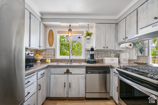 Photo 8 for MLS #2088520 at 315 Emery Ave