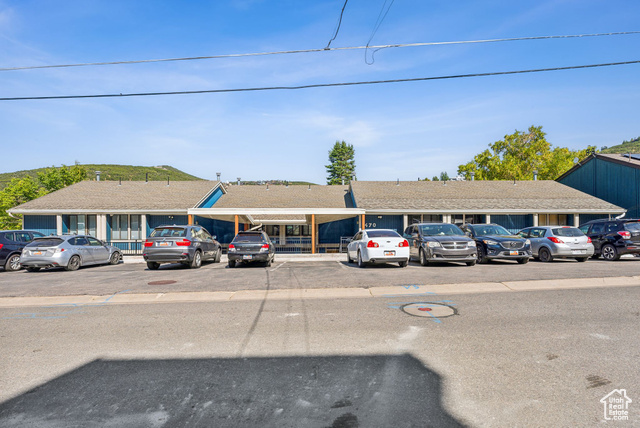 Photo 32 for MLS #2088641 at 470 Woodside Ave #10