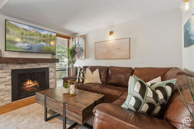 Photo 8 for MLS #2088641 at 470 Woodside Ave #10