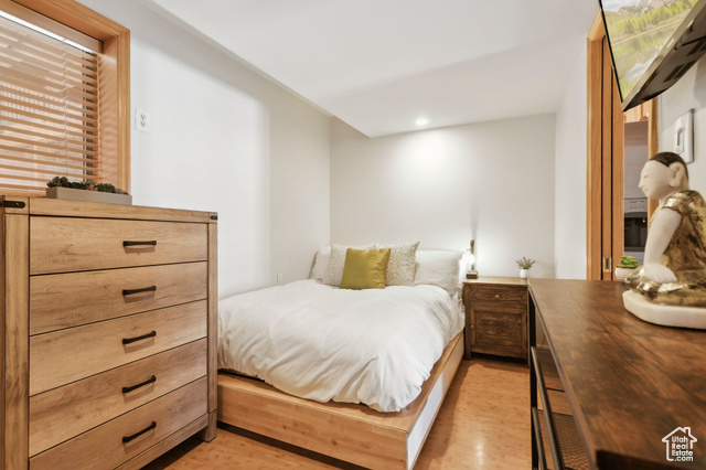 Photo 18 for MLS #2088641 at 470 Woodside Ave #10