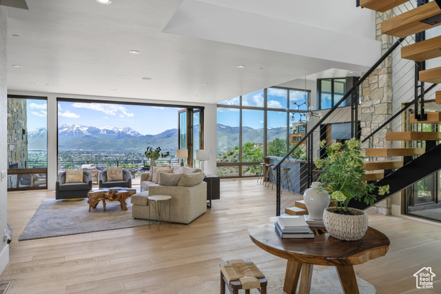 Photo 12 for MLS #2088701 at 1373 Explorer Peak Dr