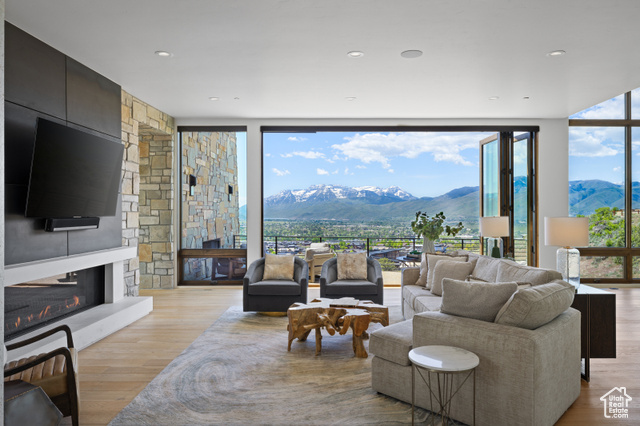 Photo 13 for MLS #2088701 at 1373 Explorer Peak Dr