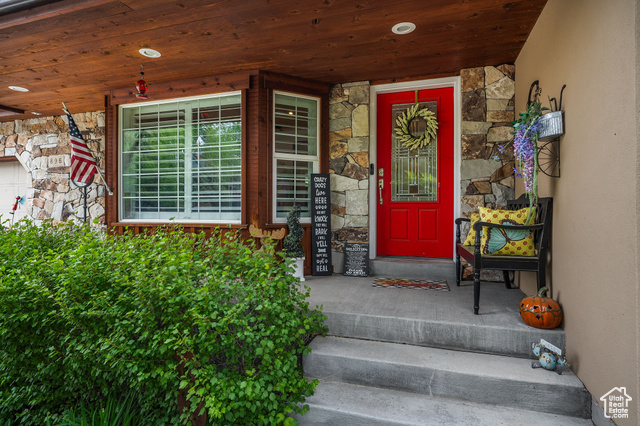 Photo 4 for MLS #2088711 at 896 E 380 North