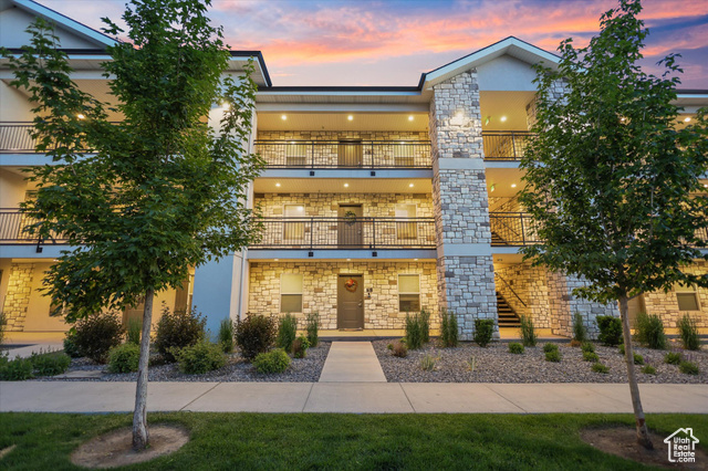 67 W 600 S B204 Springville, Utah Discover modern comfort in this beautifully maintained 2 Bed/1 Bath Unit! Perfectly nestled in a vibrant Springville community! The spacious living area flows seamlessly, creating a warm, inviting atmosphere. Located minutes from I-15, this condo offers easy access to shopping, dining, & entertainment! Call today for a private tour!