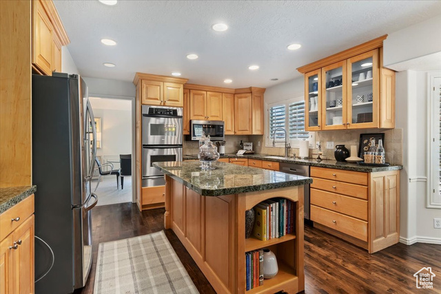 8697 Willow Green Cir