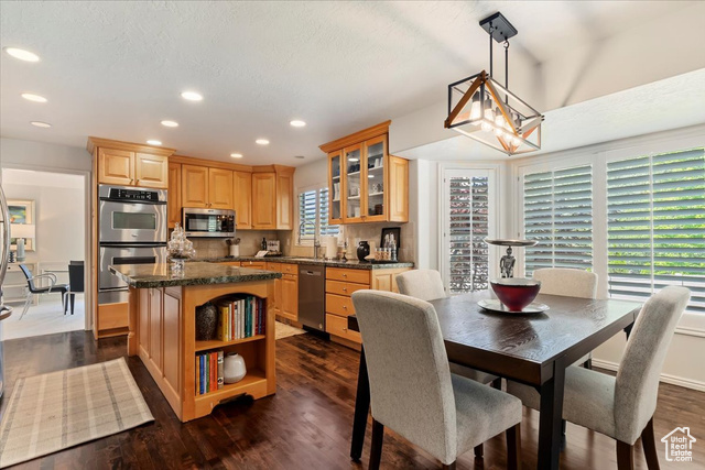 8697 Willow Green Cir