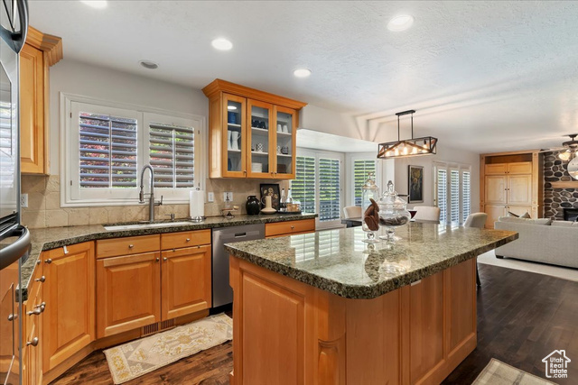 8697 Willow Green Cir