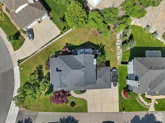 8697 Willow Green Cir