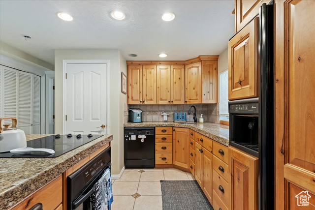 8697 Willow Green Cir