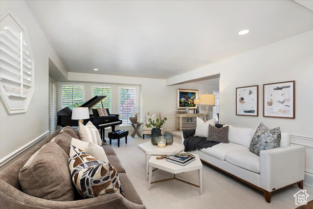 8697 Willow Green Cir