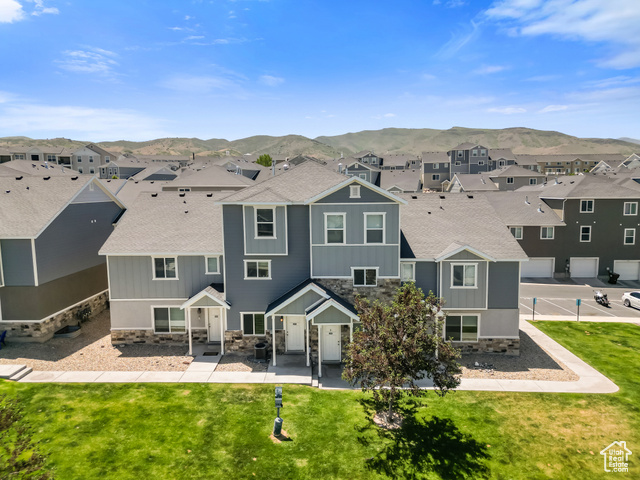 14391 S OAKFIELD WAY Herriman, Utah Calling all investors! This four-plex is a cash flowing gem with strong rental history and low vacancy. Each unit offers simple, functional layouts that are easy to maintain and quick to lease. Located in a high-demand rental area, this property is ideal for buy and hold investors looking for reliable returns. Don't miss this opportunity to add a solid performer to your portfolio.