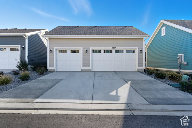 Photo 3 for MLS #2088873 at 9857 N Featherstone Dr