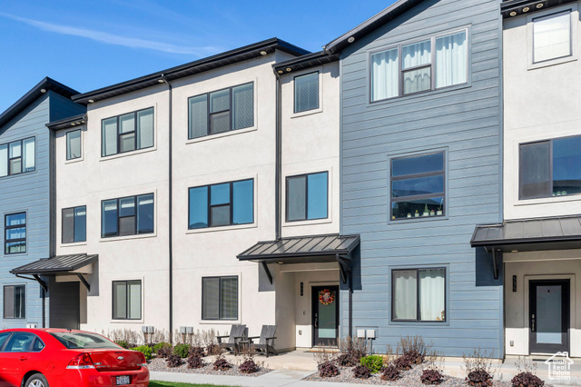 539 S 1040 W American Fork, Utah Immaculate Townhome in Prime Location! Featuring 9-foot ceilings on all 3 levels & expansive windows throughout, the home is filled with natural light & a spacious, airy feel. The open-concept offers a large kitchen island, upgraded cabinetry with a spacious dining nook and family room with upgraded LVP flooring for ease and durability. The primary suite features an extended Euro glass shower. Ideally situated near I-15 for easy commuting and close to the community clubhouse and pool, this home offers the perfect blend of comfort, convenience, and style.