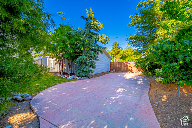 Photo 38 for MLS #2089019 at 1820 E Redondo Ave