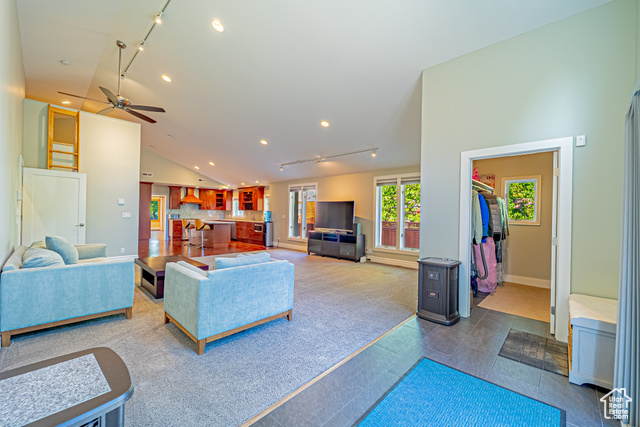 Photo 9 for MLS #2089019 at 1820 E Redondo Ave