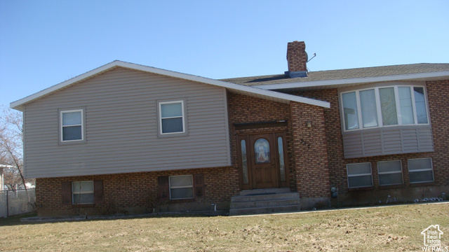 547 S 500 W Payson, Utah This beautiful home has so much to offer! Located on a large lot near schools and shopping! So much space! A covered patio and convenient basement entrance for possible MIL apartment! Great neighborhood! Must see to appreciate! Buyer to verify square footage.