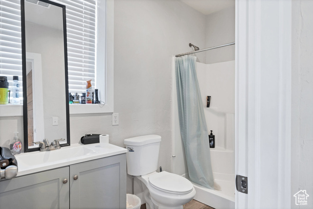 Photo 4 for MLS #2089225 at 740 W Uzona Ave