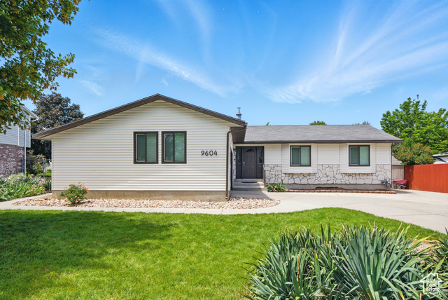 9604 S STORNOWAY CIR, South Jordan UT 84009