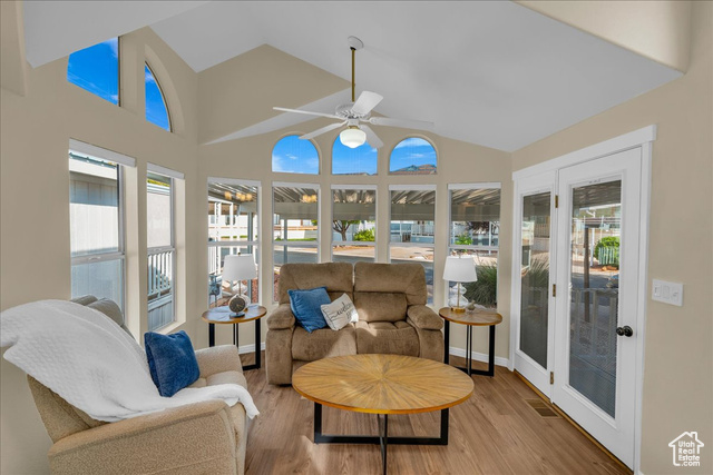 Photo 5 for MLS #2089292 at 1160 E Telegraph St #233