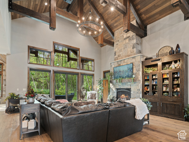 Photo 8 for MLS #2089372 at 1156 N Valley View Dr