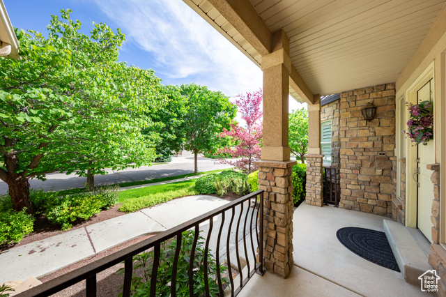 Photo 3 for MLS #2089377 at 407 E Clay Ln