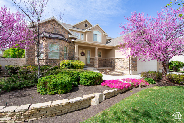 Photo 4 for MLS #2089377 at 407 E Clay Ln