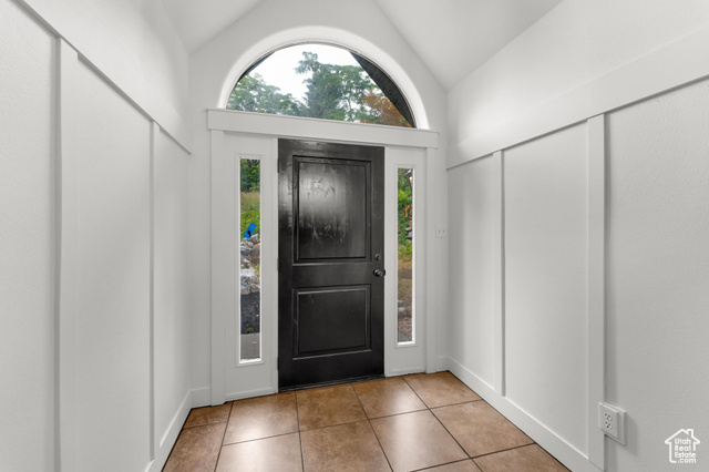 Photo 4 for MLS #2089392 at 4077 N Devonshire Cir
