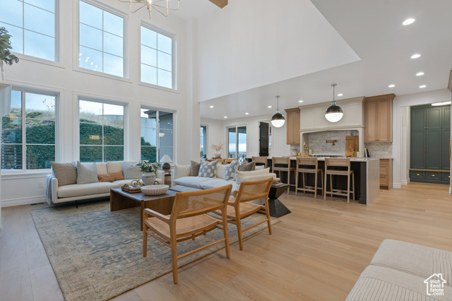 Photo 10 for MLS #2089526 at 5 W Summerhill Ln