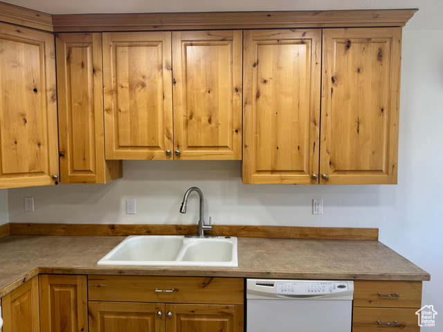 Photo 7 for MLS #2089570 at 559 E Harmston Ave