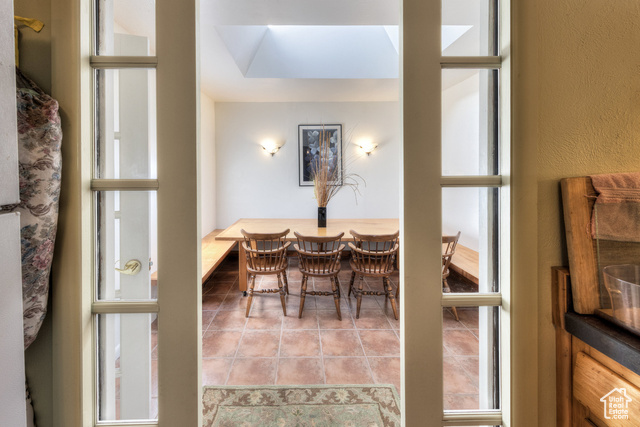 Photo 5 for MLS #2089589 at 279 Park Rd