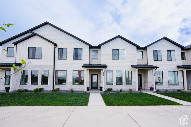 858 S 320 E 165 Spanish Fork, Utah ***Receive a 3% flex incentive to go towards closing costs, rate buy down, purchase price reduction, pre-paid HOA dues or any combination of the above. Incentive is not tied to using builder's preferred lender.***This beautiful Townhome in the River Run Community is open, welcoming and spacious with beautifully designed interior selections by our professional designers!!! Home has 9' ceilings on the main level w/oversized picture windows, large, eat-in island and a super-sized pantry. Upper level offers spacious owner's suite w/ 2 equally spacious bedrooms and adjoining loft. All sq. ft. is above ground. 2-car garage. Exceptional Nebo School District. Less than 1 block from brand new Spanish Fork Rec Center. Close to rodeo grounds, shopping, baseball fields and schools. *Price includes design upgrades*