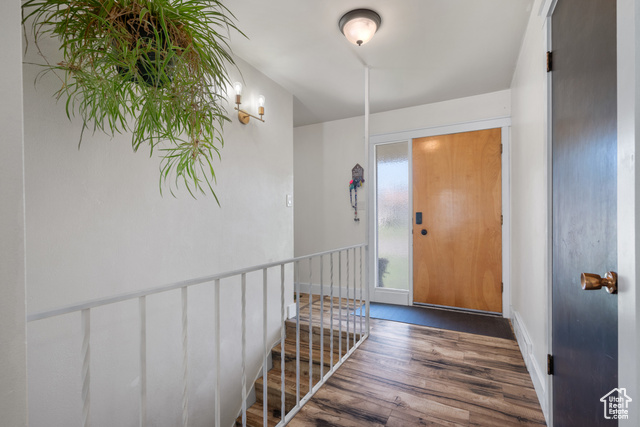 Photo 4 for MLS #2089657 at 1185 E Hillcrest Dr