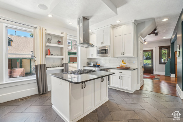 Photo 14 for MLS #2089669 at 2683 S Jefferson Ave