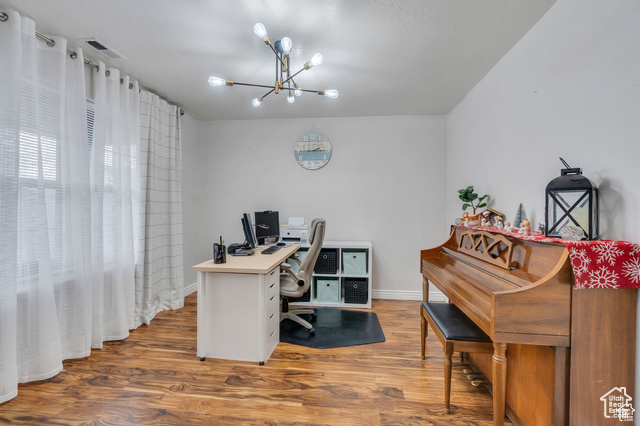 Photo 4 for MLS #2089951 at 685 E Bullrush Pkwy
