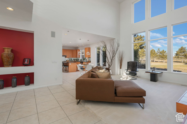 Photo 10 for MLS #2090055 at 4554 W Birdie Way