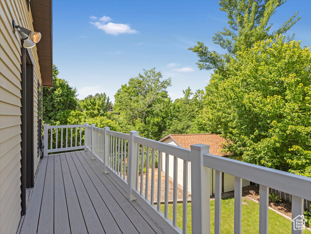 Photo 28 for MLS #2090100 at 1735 Hayes Dr
