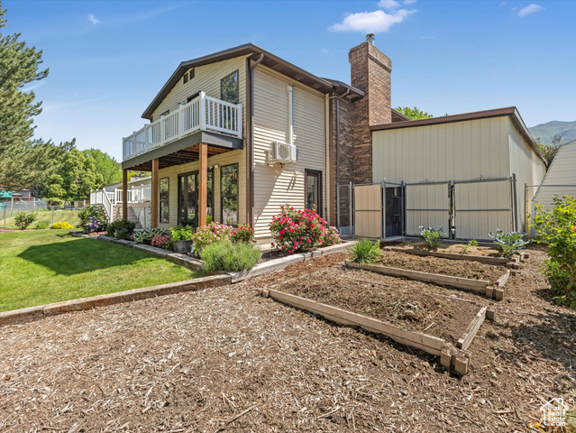 Photo 8 for MLS #2090100 at 1735 Hayes Dr