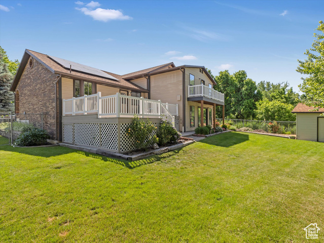 Photo 12 for MLS #2090100 at 1735 Hayes Dr