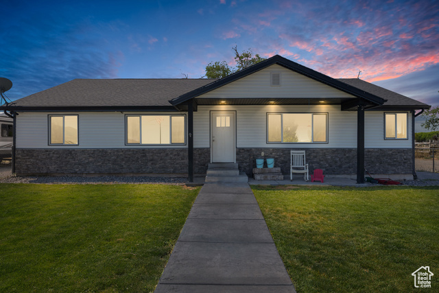 Photo 2 for MLS #2090126 at 745 W Mckellar