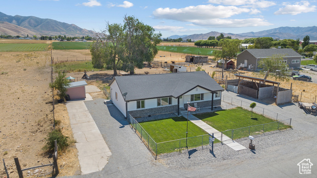 Photo 19 for MLS #2090126 at 745 W Mckellar