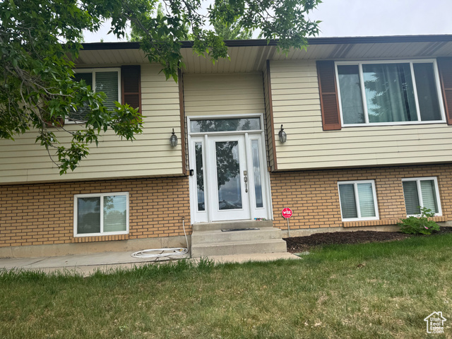 Photo 3 for MLS #2090143 at 402 E 1500 South