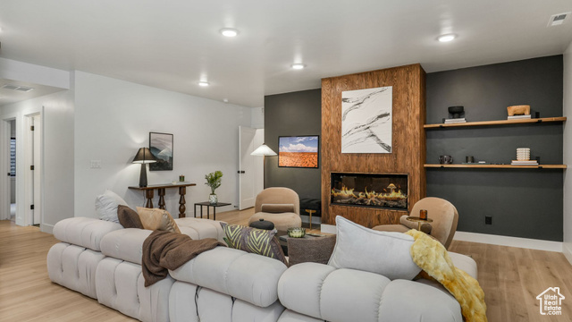 Photo 38 for MLS #2090211 at 1105 W Marigold Dr #114
