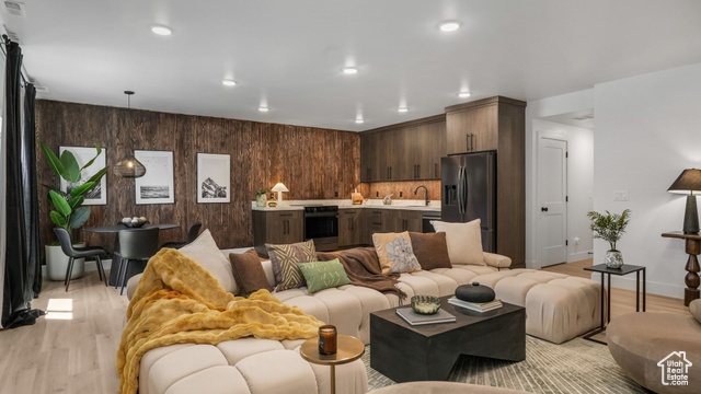 Photo 39 for MLS #2090211 at 1105 W Marigold Dr #114