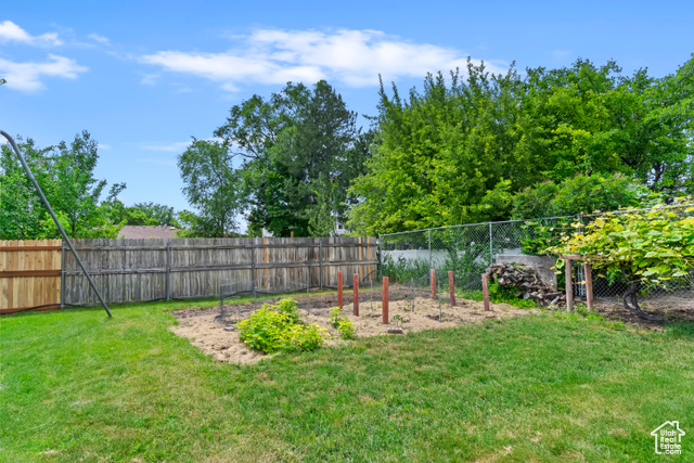 Photo 38 for MLS #2090340 at 1356 W Fairway Cir